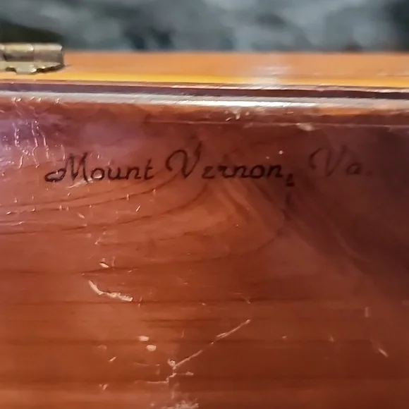 Vintage Wooden Trinket Box with Cameo.  Mount Vernon, Va. - Picture 3 of 9